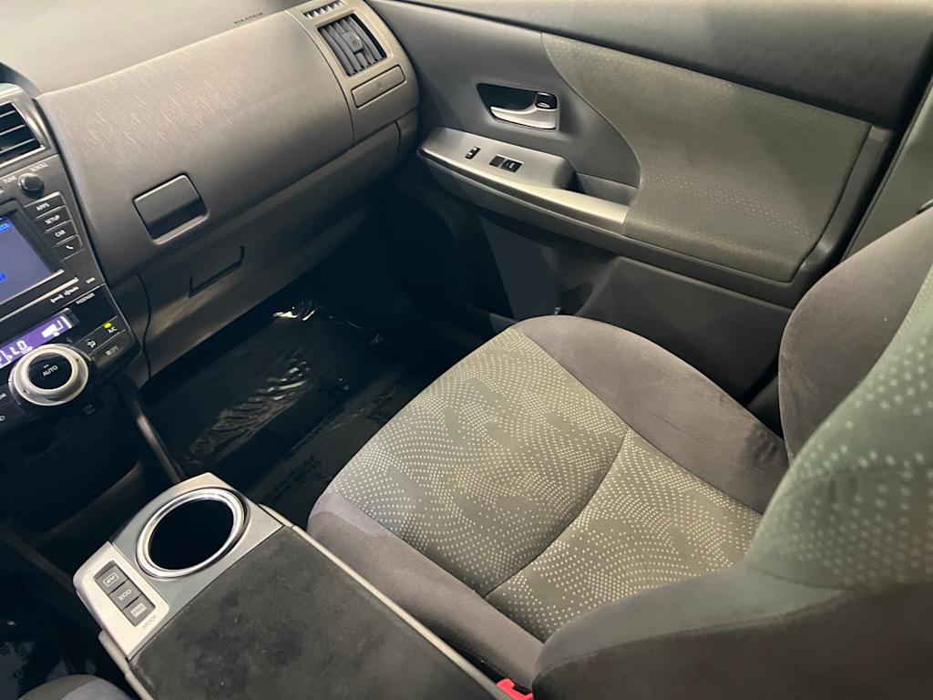 Thumbnail: 2012 Toyota Prius v - 11