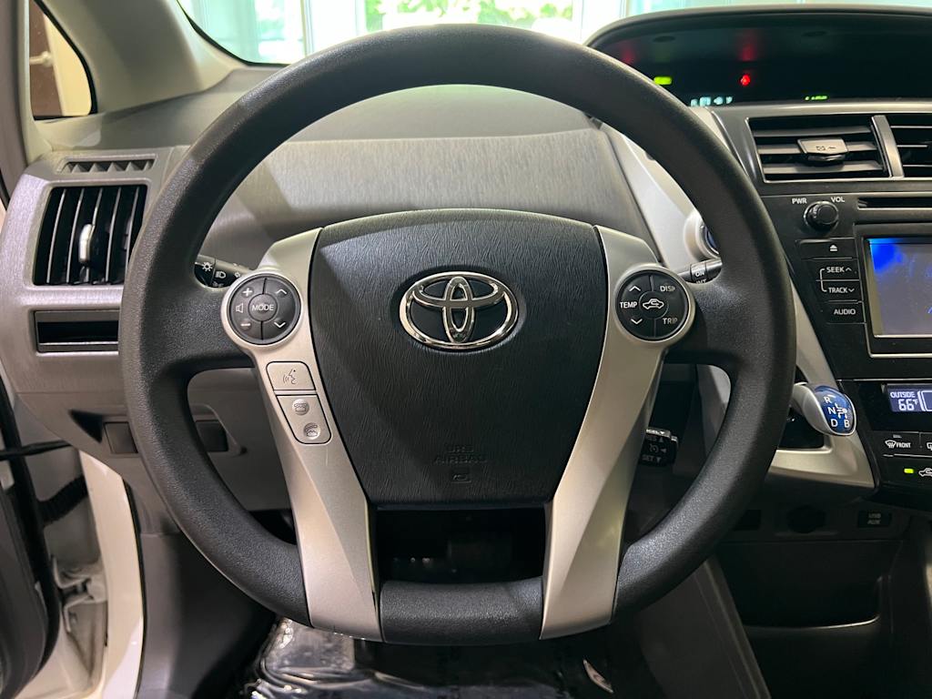 Thumbnail: 2012 Toyota Prius v - 15