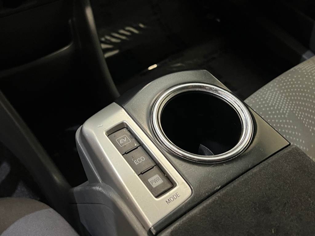 Thumbnail: 2012 Toyota Prius v - 17