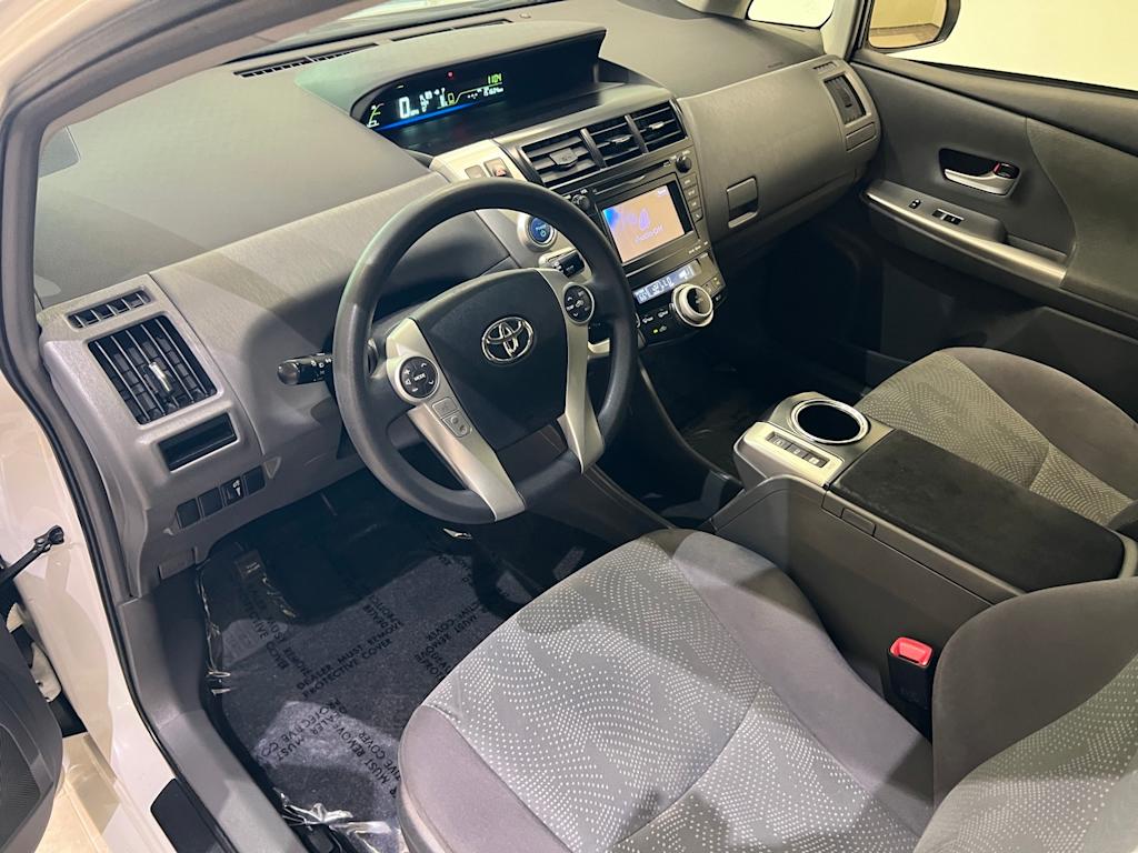 Thumbnail: 2012 Toyota Prius v - 2
