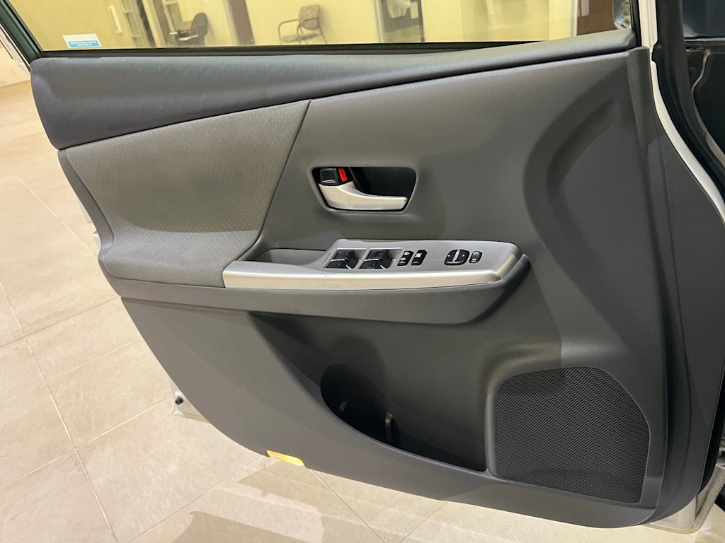 Thumbnail: 2012 Toyota Prius v - 22