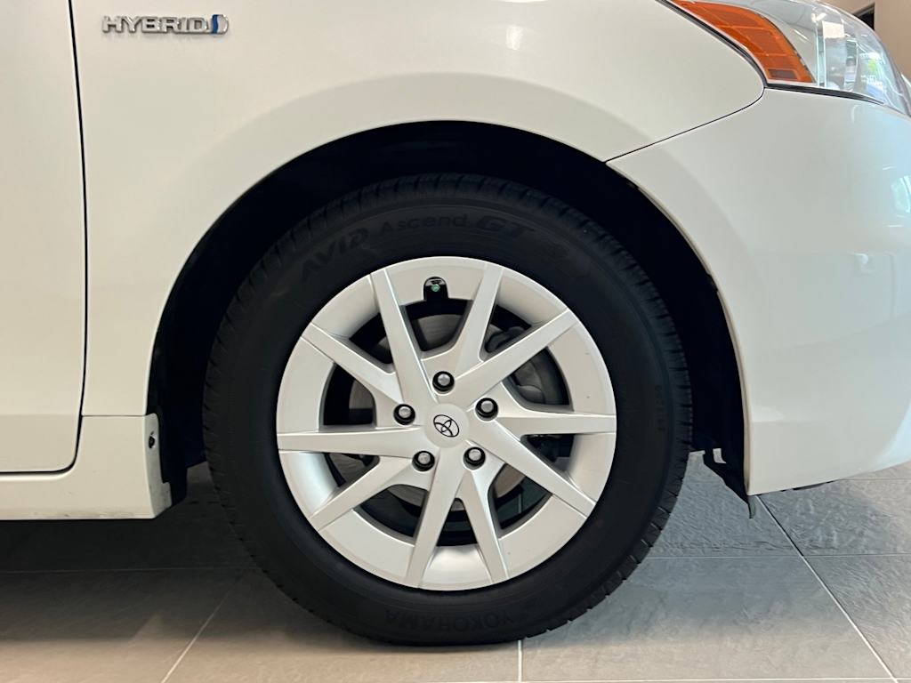 Thumbnail: 2012 Toyota Prius v - 8