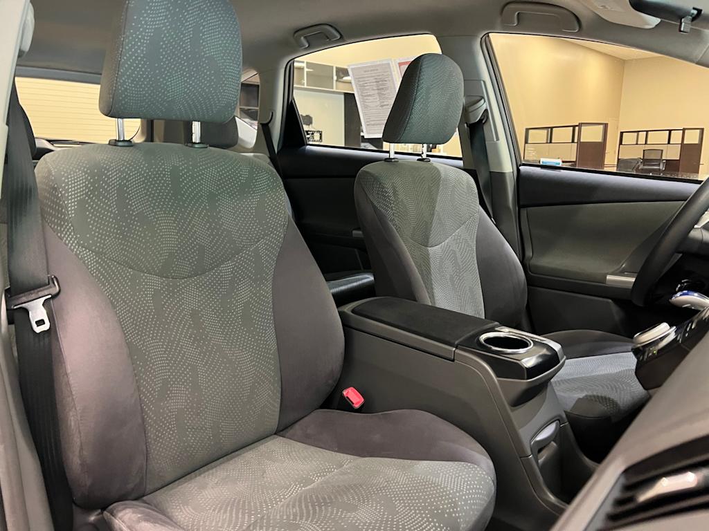 Thumbnail: 2012 Toyota Prius v - 12