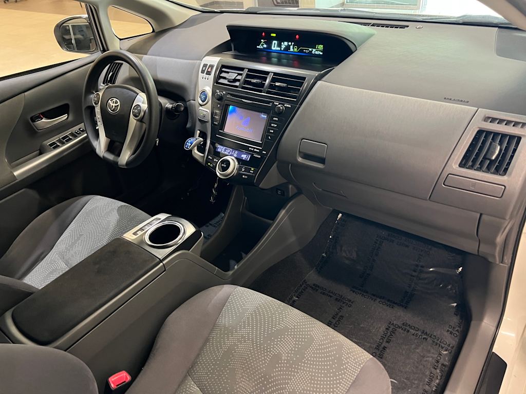 Thumbnail: 2012 Toyota Prius v - 14