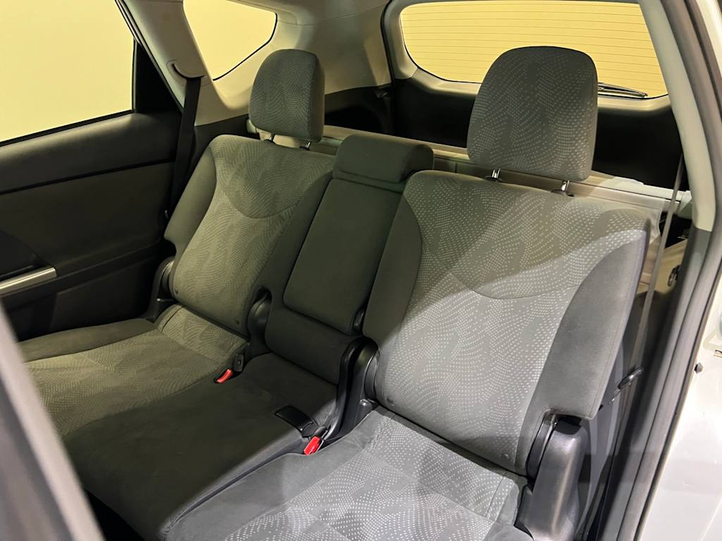 Thumbnail: 2012 Toyota Prius v - 20
