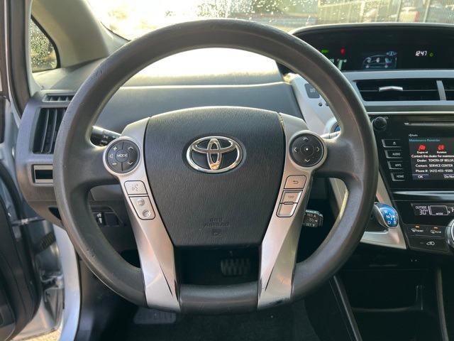 2015 Toyota Prius v Three 23