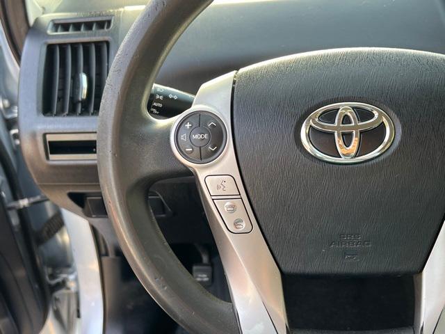 2015 Toyota Prius v Three 25