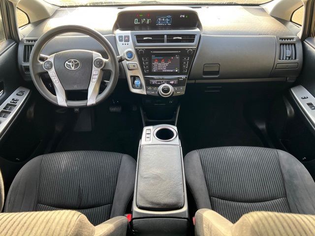 2015 Toyota Prius v Three 10