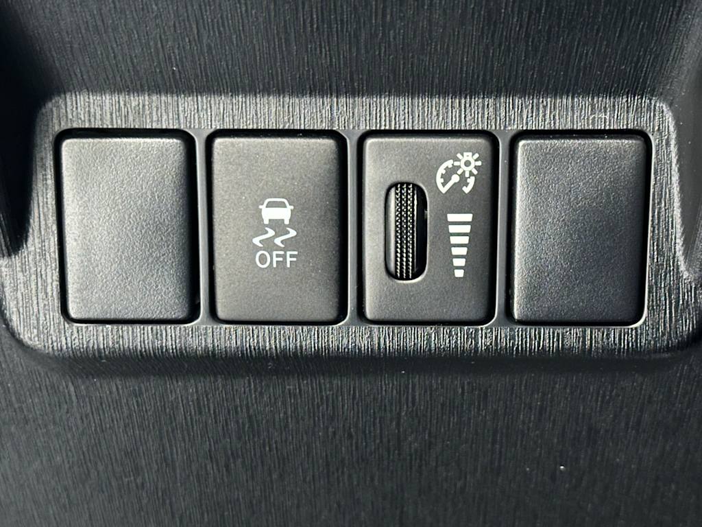 Thumbnail: 2016 Toyota Prius v - 24