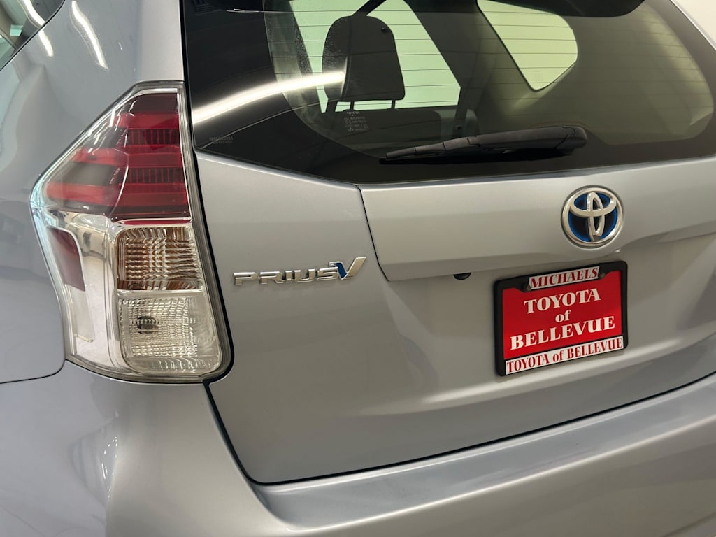 Thumbnail: 2016 Toyota Prius v - 18