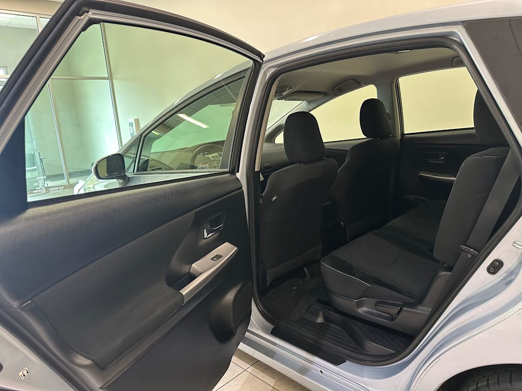 Thumbnail: 2016 Toyota Prius v - 26
