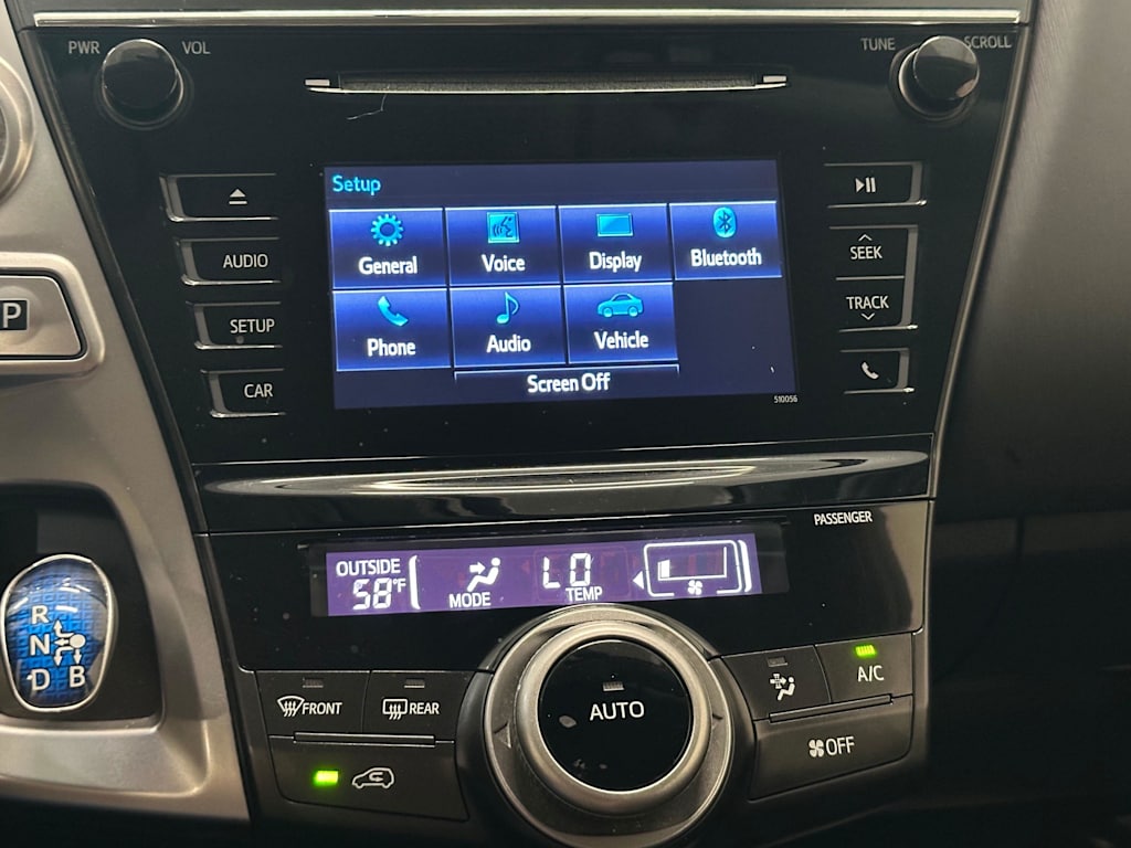 Thumbnail: 2016 Toyota Prius v - 22