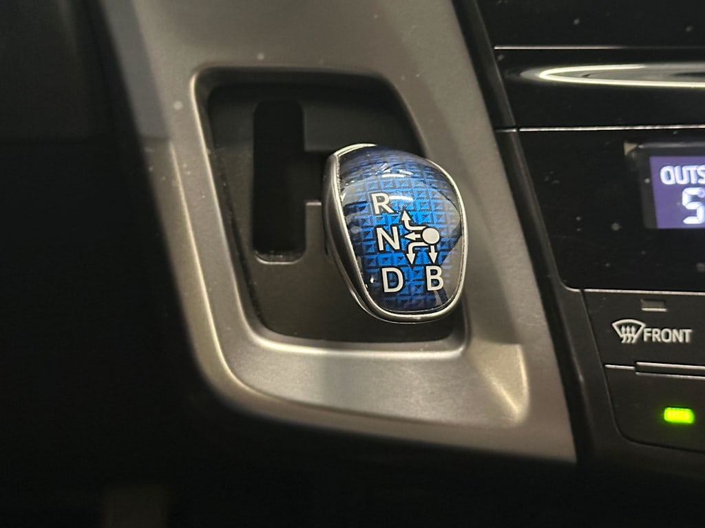 Thumbnail: 2016 Toyota Prius v - 23