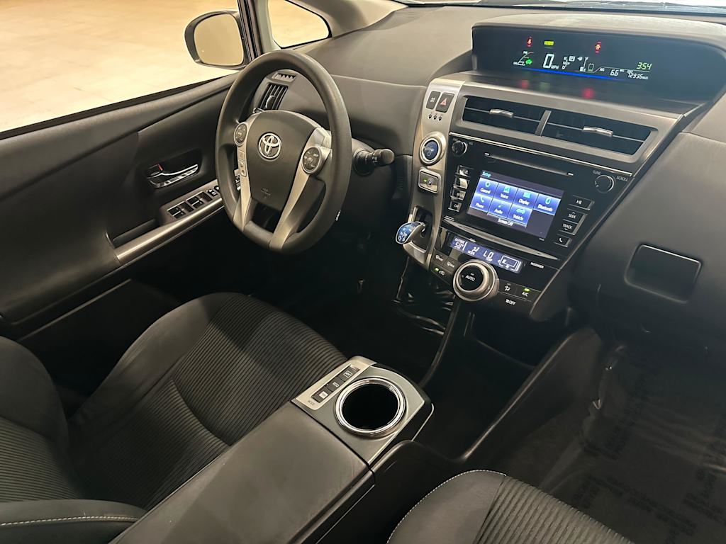 Thumbnail: 2016 Toyota Prius v - 30
