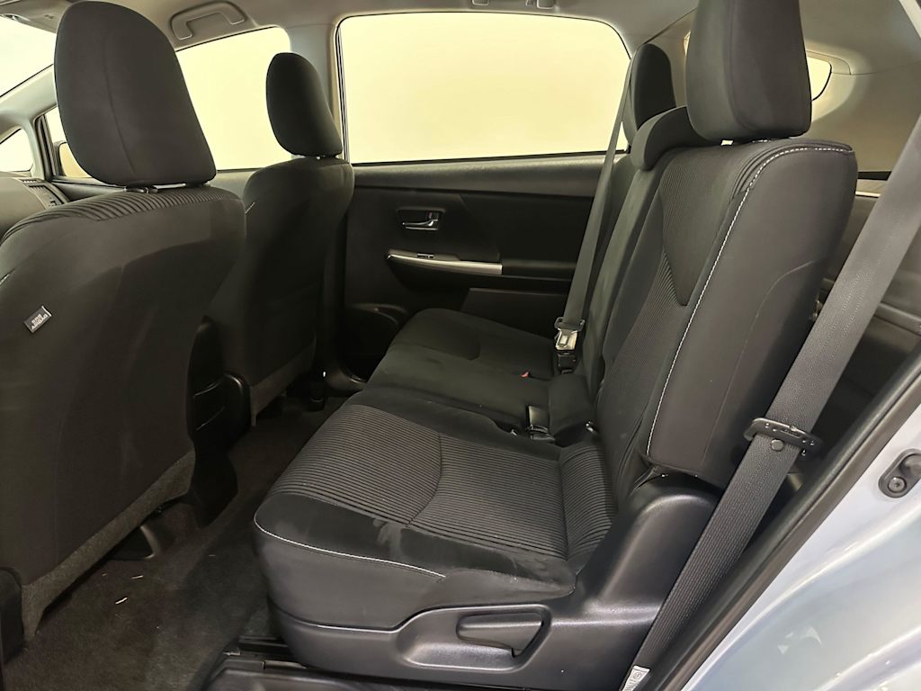 Thumbnail: 2016 Toyota Prius v - 13