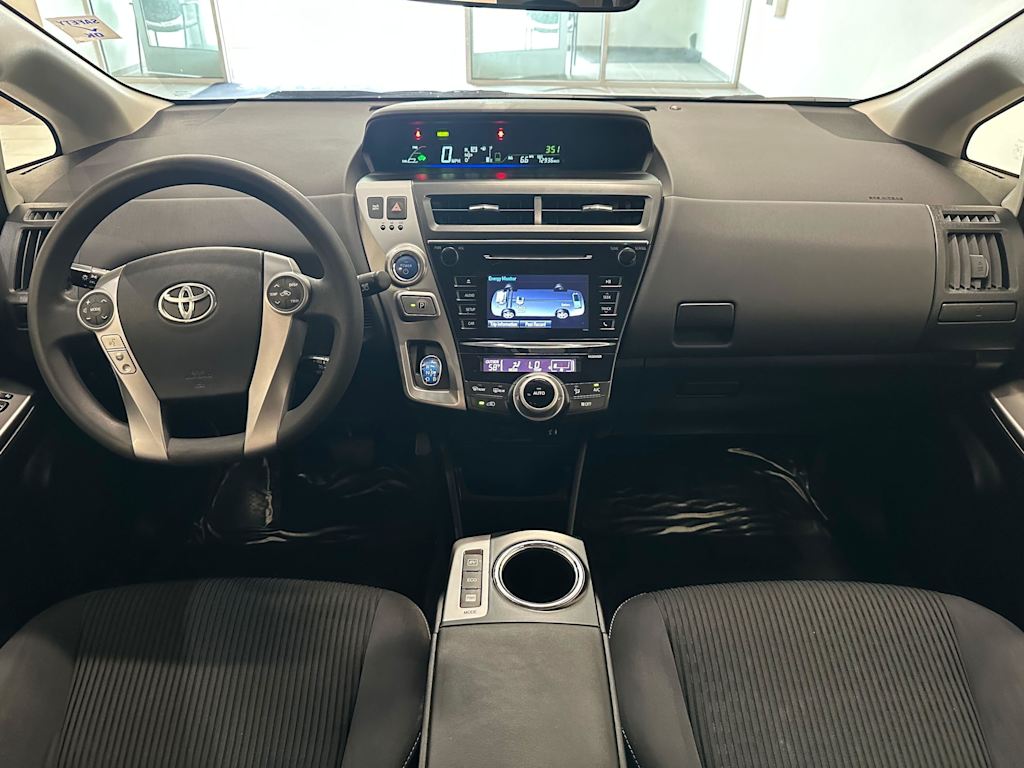 Thumbnail: 2016 Toyota Prius v - 10