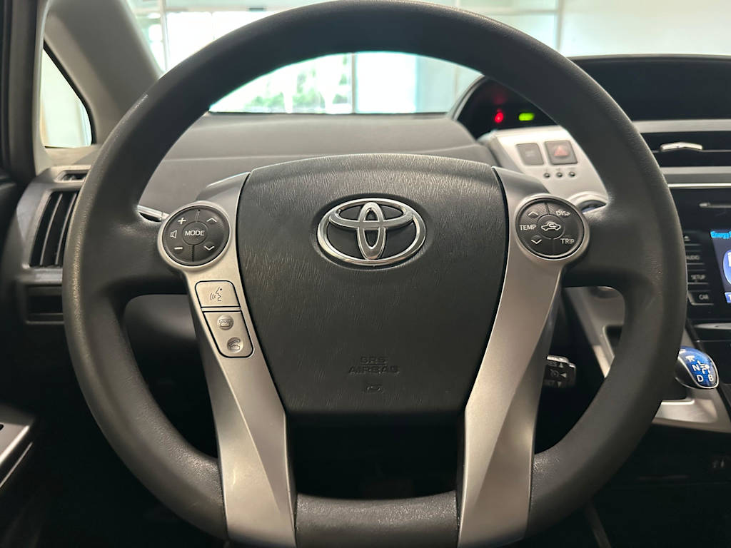 Thumbnail: 2016 Toyota Prius v - 14