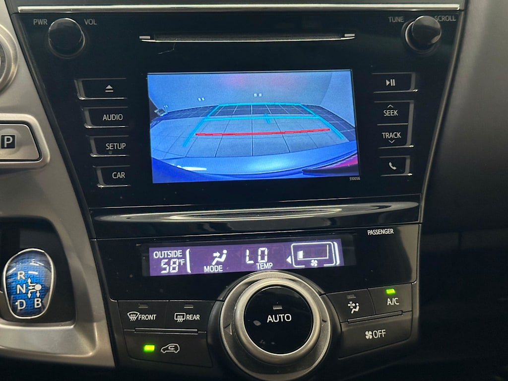 Thumbnail: 2016 Toyota Prius v - 16
