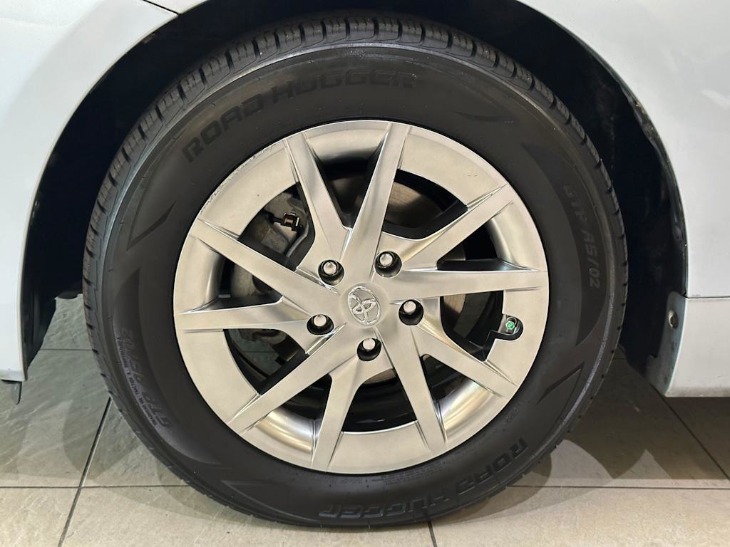 Thumbnail: 2016 Toyota Prius v - 8