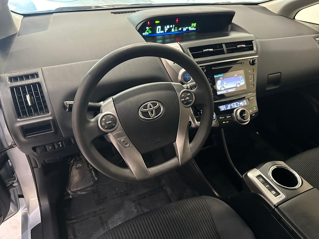 Thumbnail: 2016 Toyota Prius v - 2