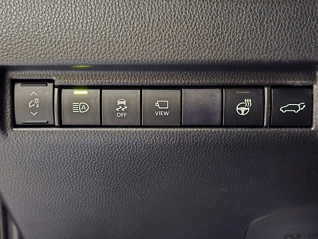 Thumbnail: 2021 Toyota Venza - 24