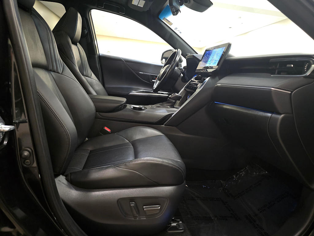 Thumbnail: 2021 Toyota Venza - 12