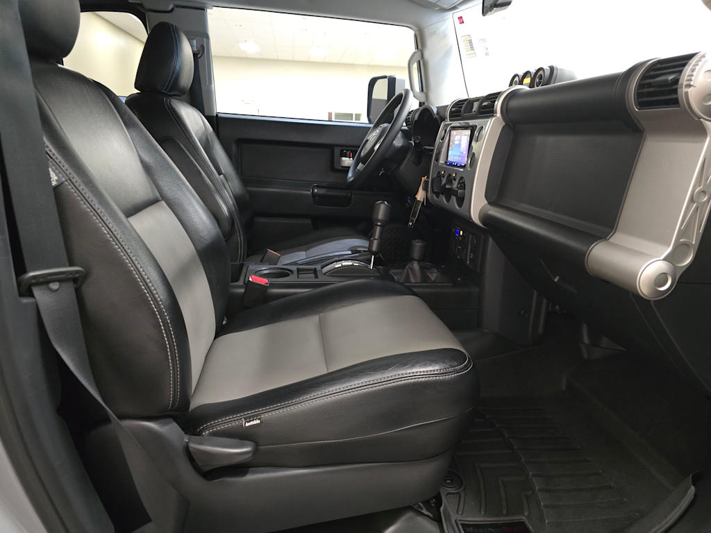 Thumbnail: 2014 Toyota FJ Cruiser - 32