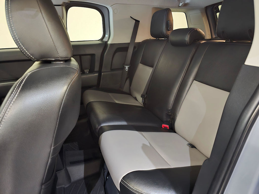 Thumbnail: 2014 Toyota FJ Cruiser - 12