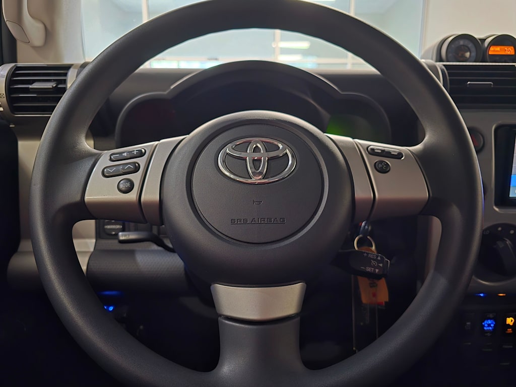 Thumbnail: 2014 Toyota FJ Cruiser - 10