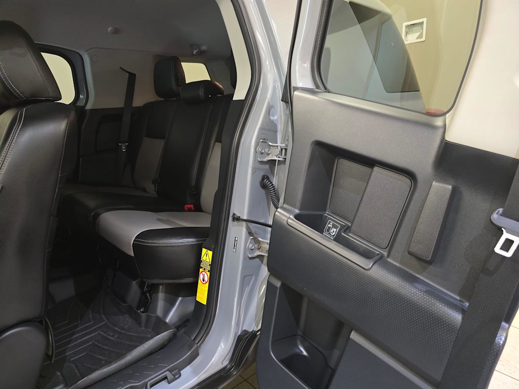 Thumbnail: 2014 Toyota FJ Cruiser - 29
