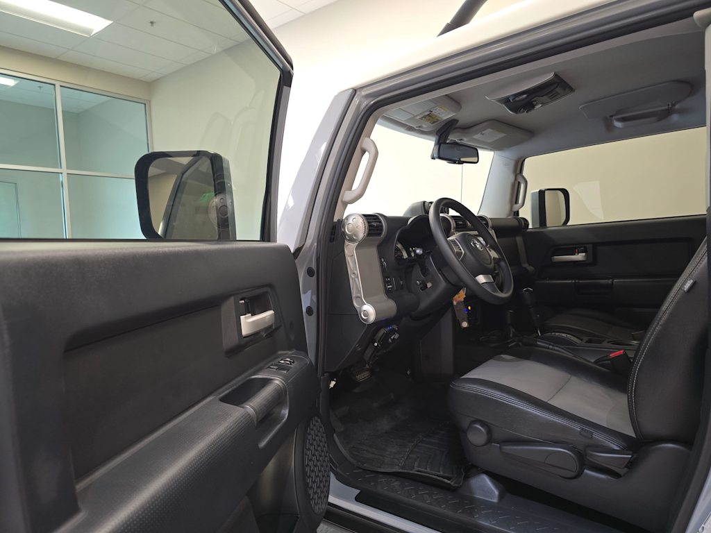 Thumbnail: 2014 Toyota FJ Cruiser - 13