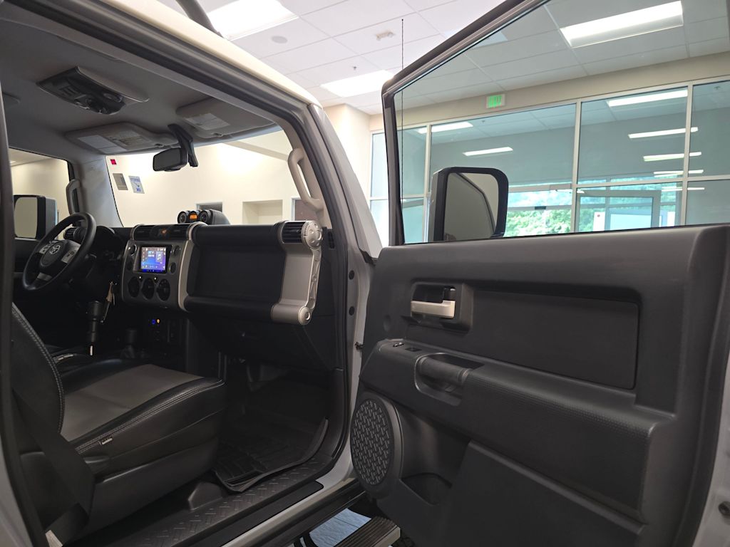 Thumbnail: 2014 Toyota FJ Cruiser - 14