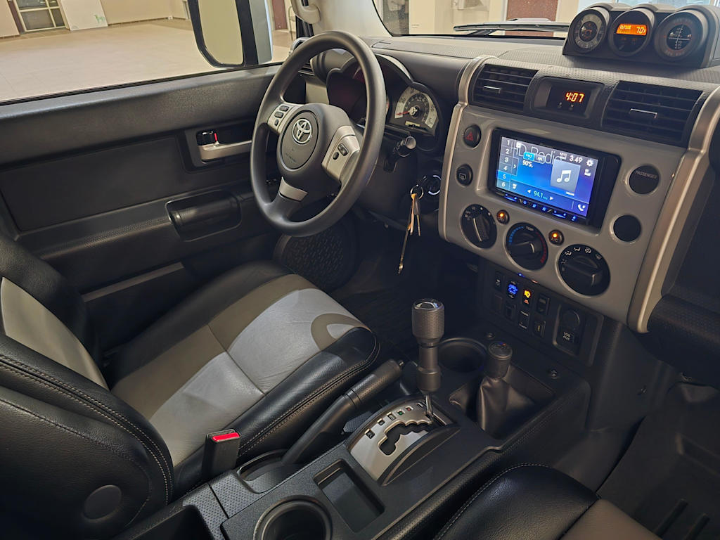 Thumbnail: 2014 Toyota FJ Cruiser - 33