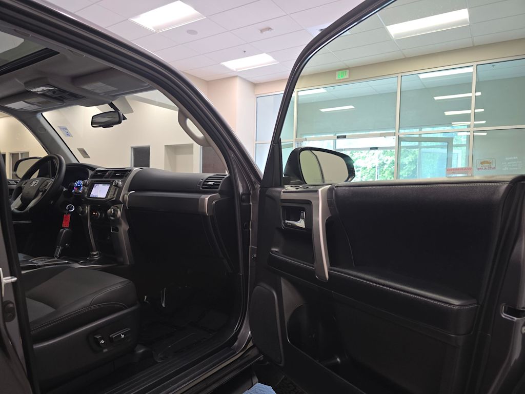Thumbnail: 2019 Toyota 4Runner - 15
