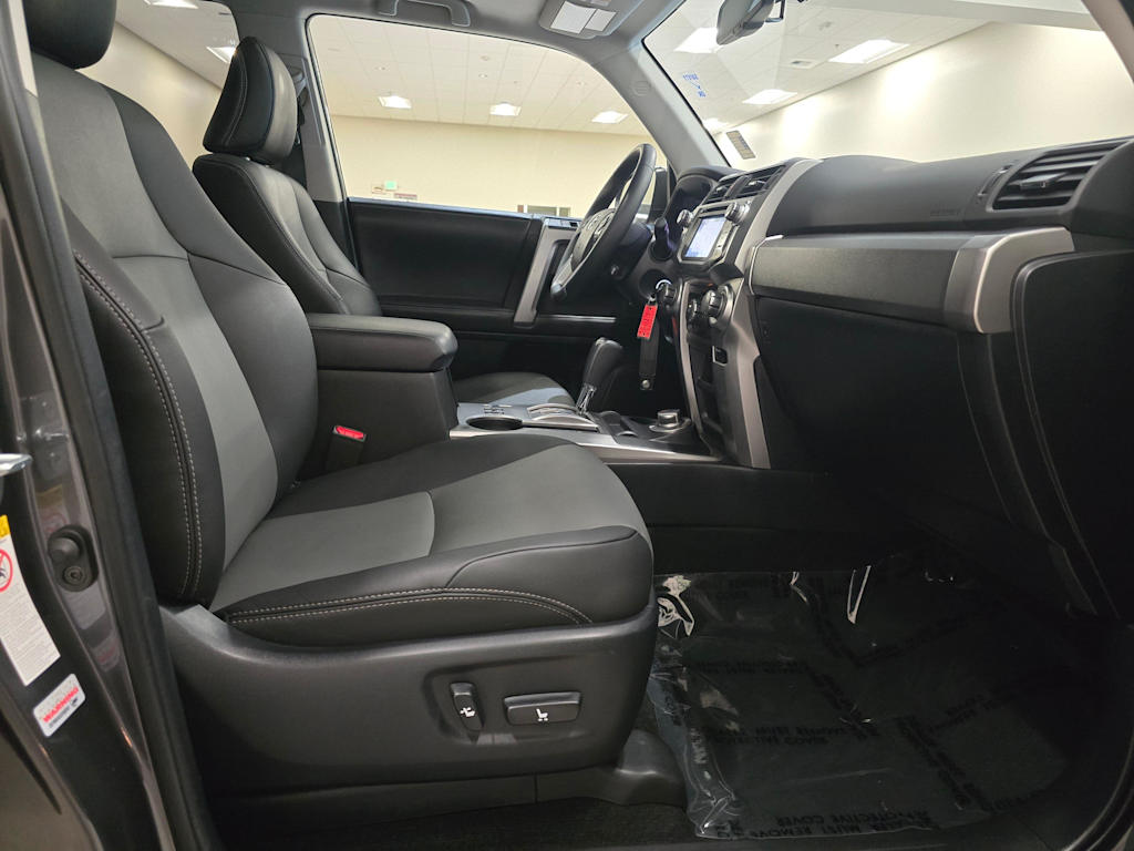 Thumbnail: 2019 Toyota 4Runner - 12