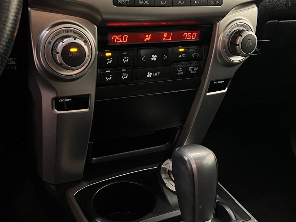 Thumbnail: 2011 Toyota 4Runner - 27
