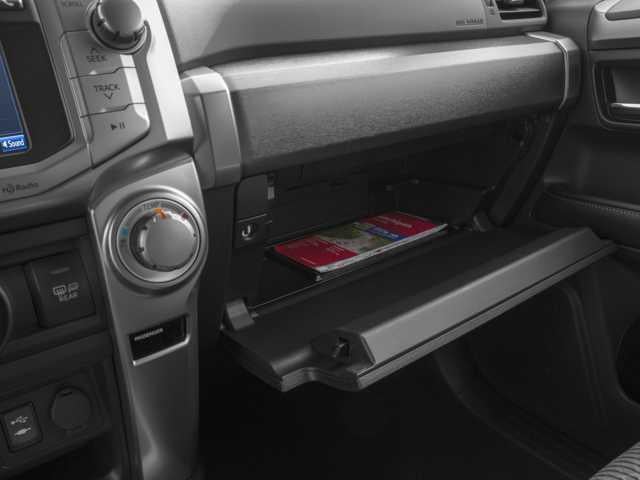 Thumbnail: 2017 Toyota 4Runner - 13