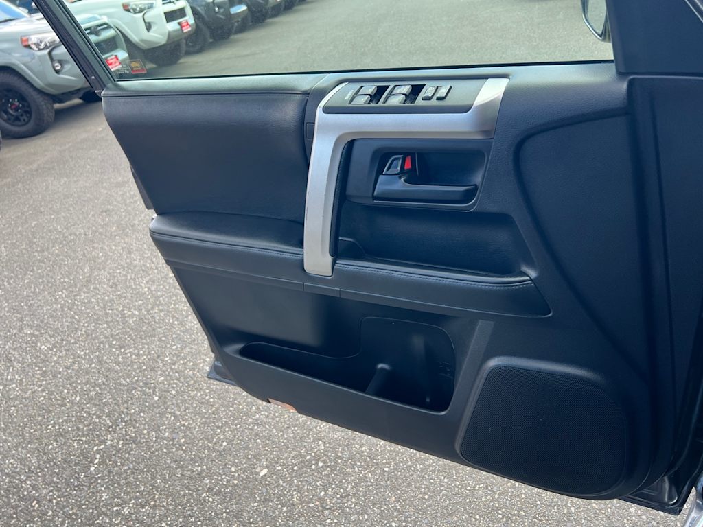 Thumbnail: 2011 Toyota 4Runner - 22