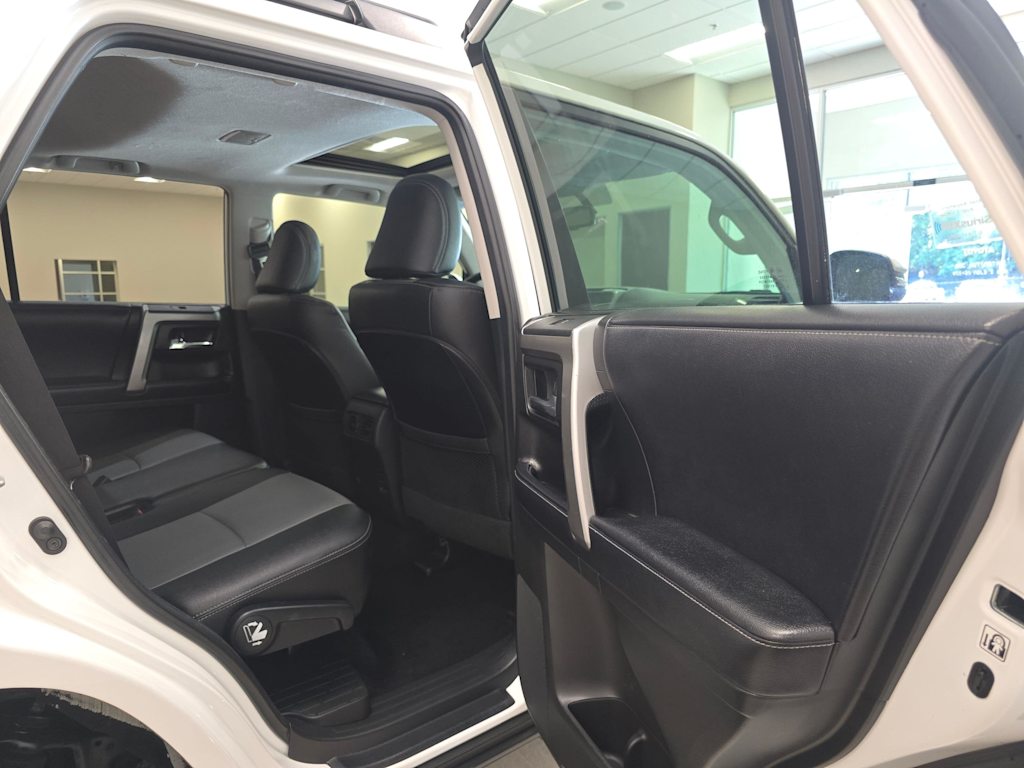 Thumbnail: 2019 Toyota 4Runner - 31