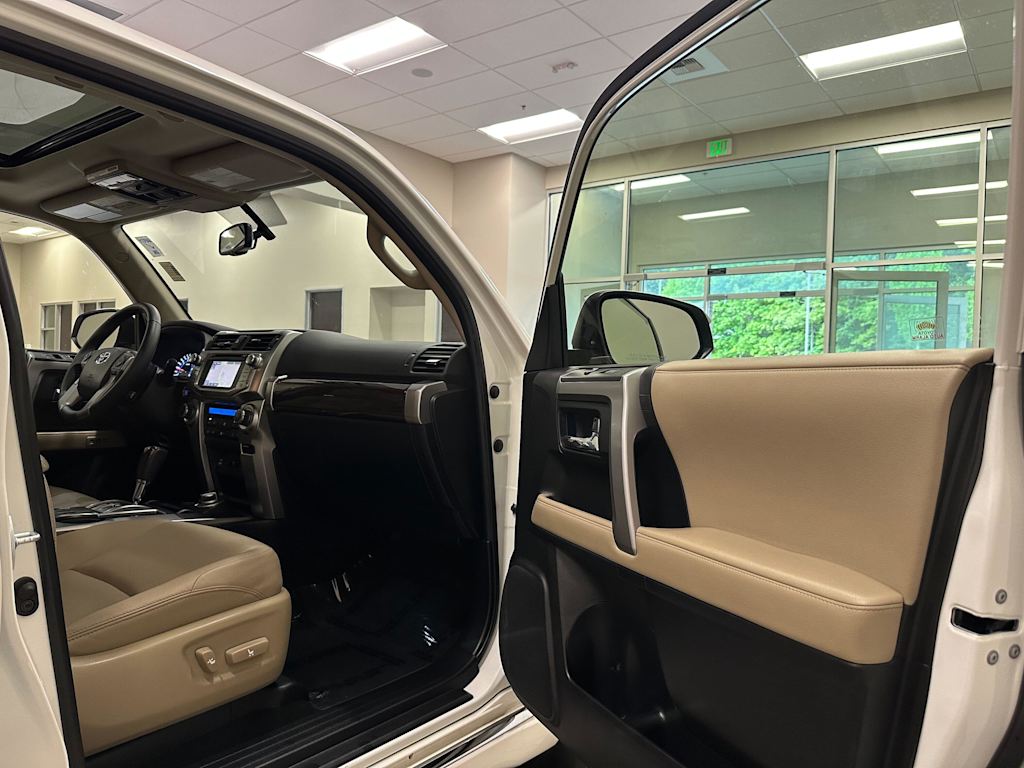 Thumbnail: 2019 Toyota 4Runner - 31