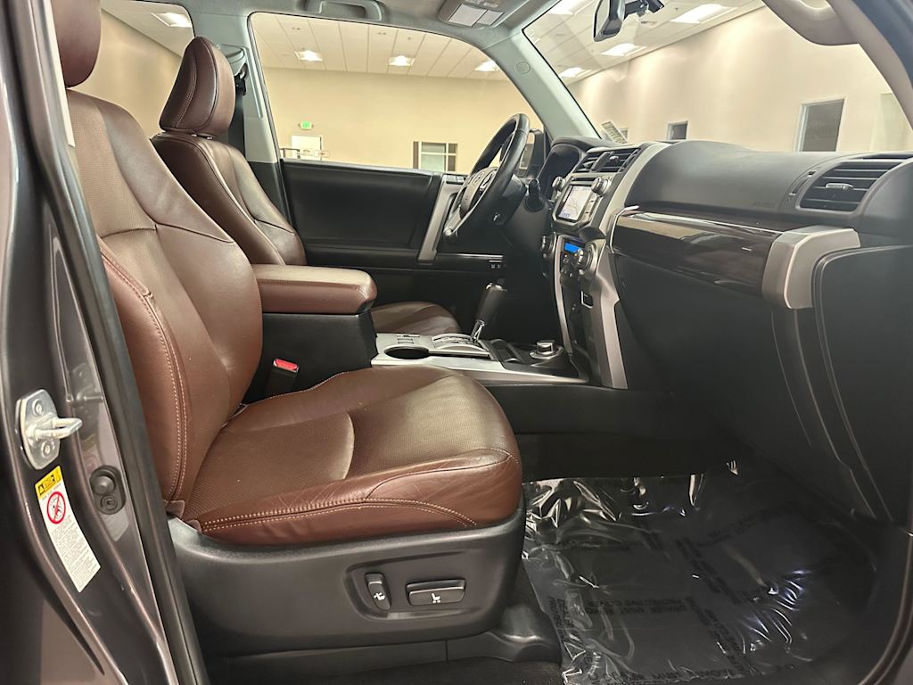 Thumbnail: 2018 Toyota 4Runner - 32