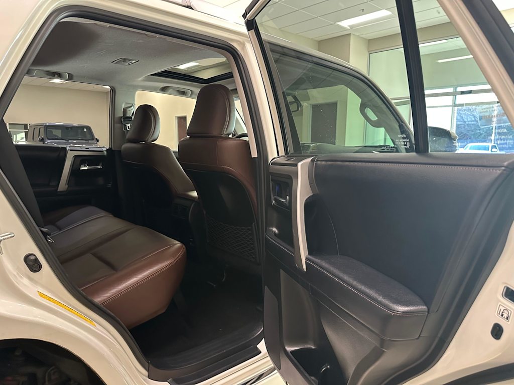 Thumbnail: 2018 Toyota 4Runner - 31