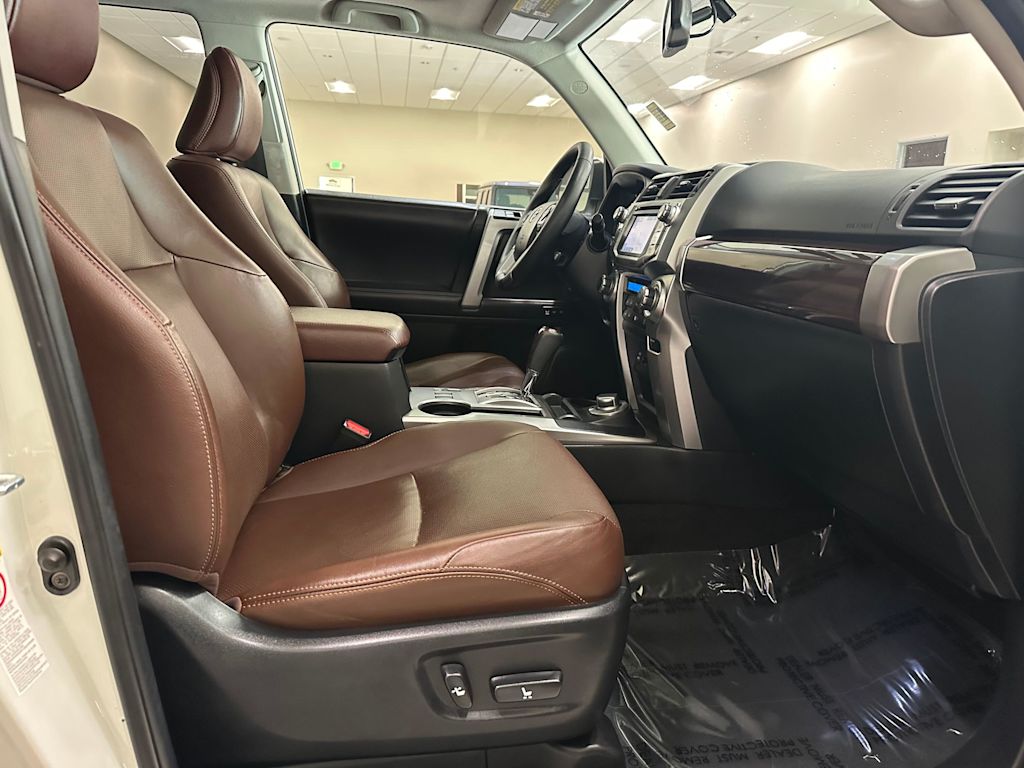 Thumbnail: 2018 Toyota 4Runner - 32