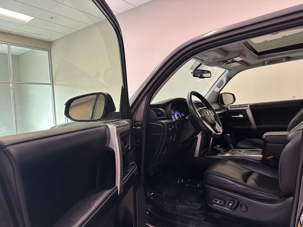 Thumbnail: 2019 Toyota 4Runner - 14