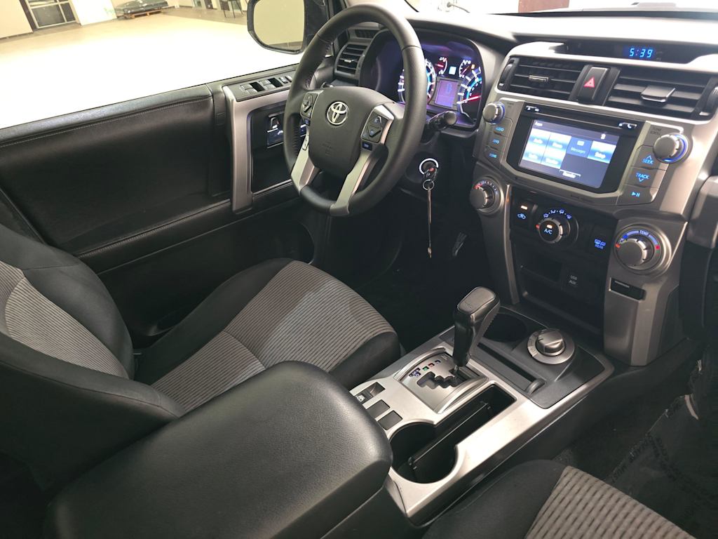 Thumbnail: 2017 Toyota 4Runner - 32