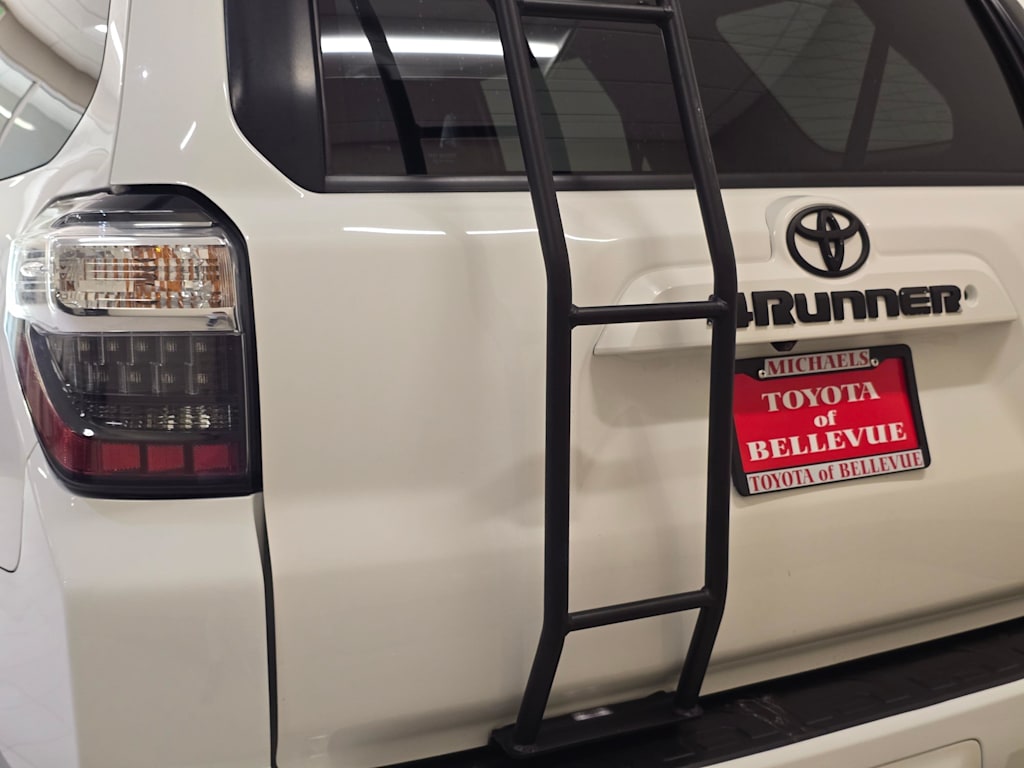Thumbnail: 2017 Toyota 4Runner - 22