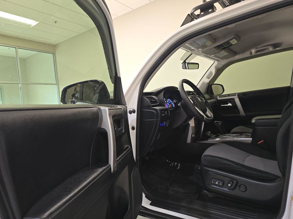 Thumbnail: 2017 Toyota 4Runner - 15