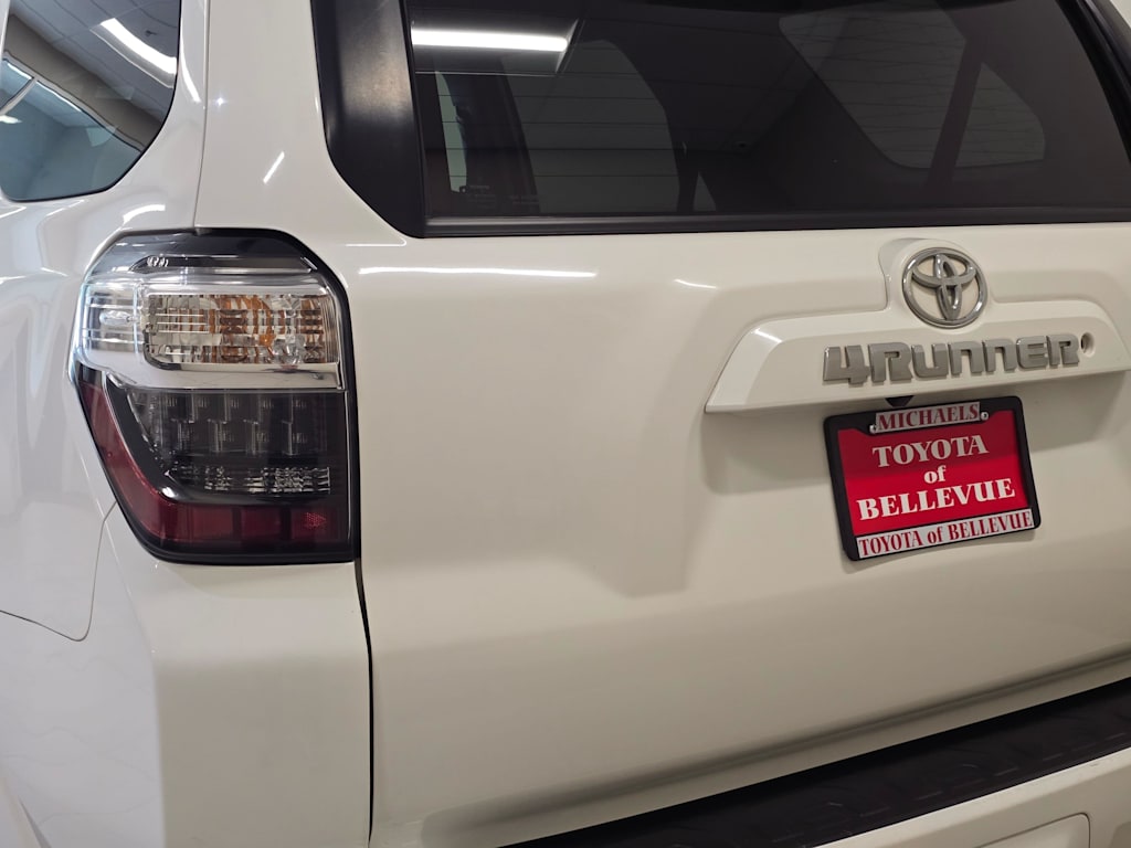 Thumbnail: 2019 Toyota 4Runner - 21