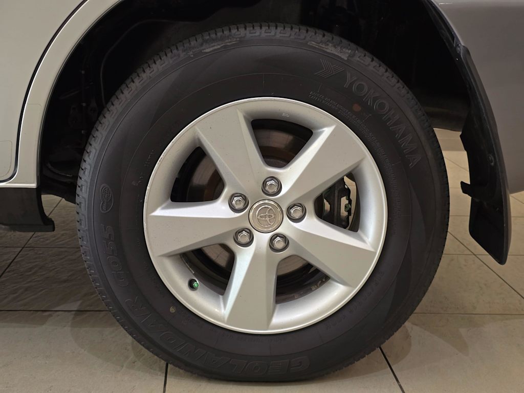 Thumbnail: 2005 Toyota RAV4 - 8