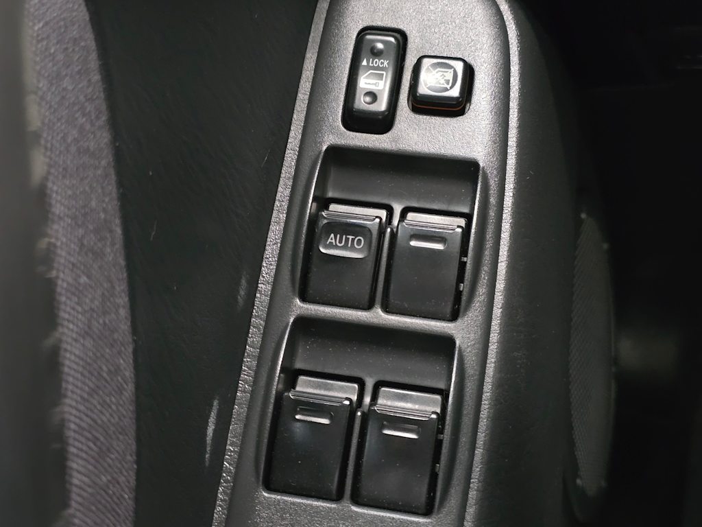 Thumbnail: 2005 Toyota RAV4 - 25